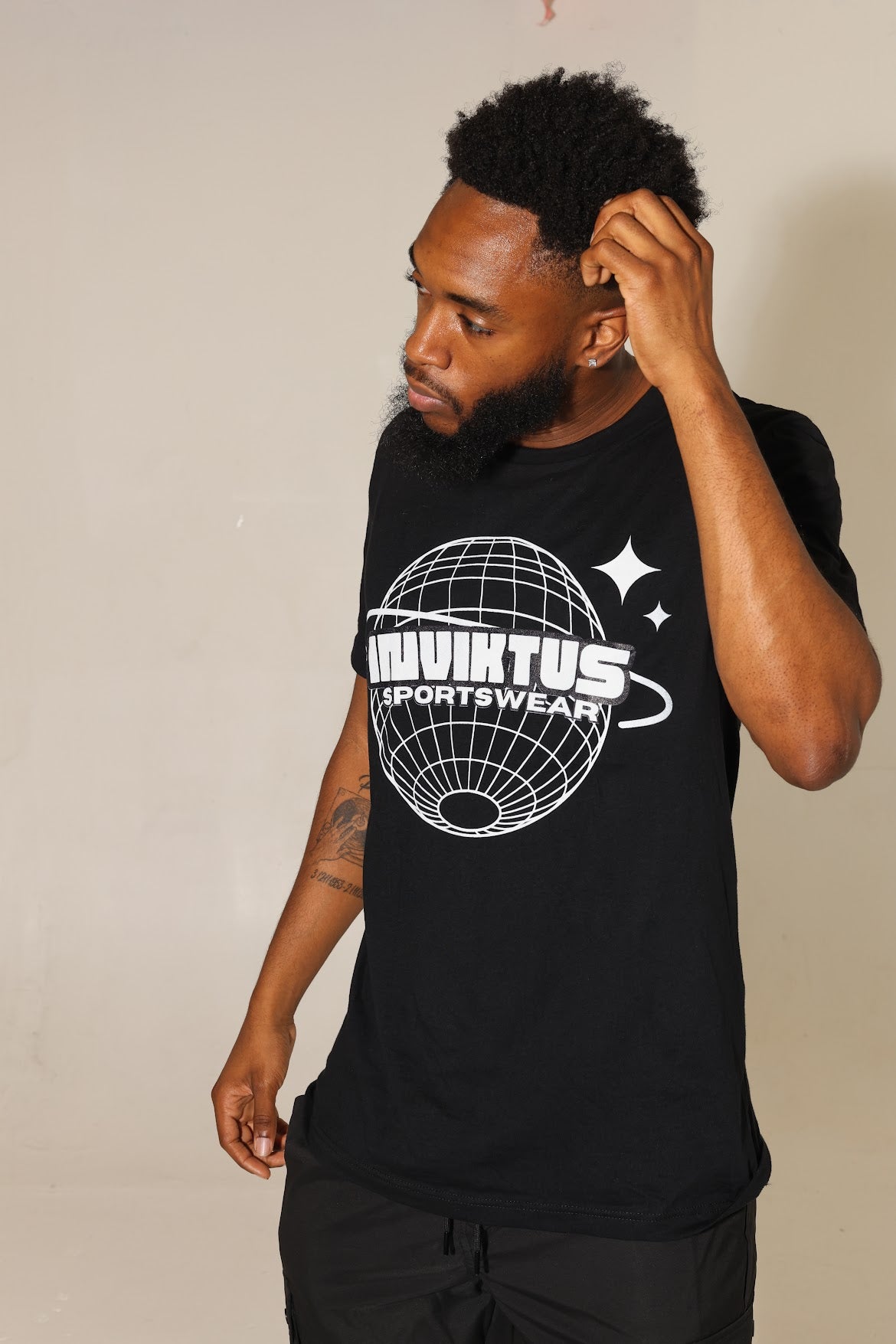 INVIKTUS ESSENTIAL GLOBE TEE